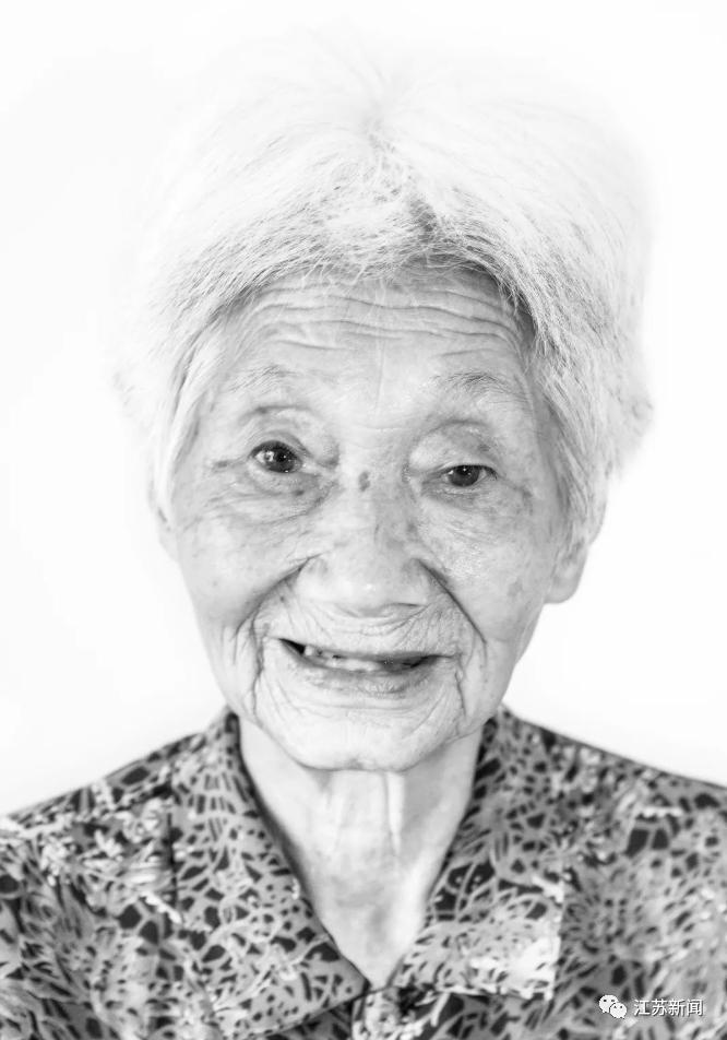 DƬ